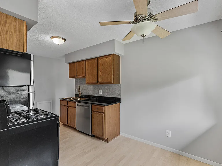 2720 Rosalyn Ct — Photo 37