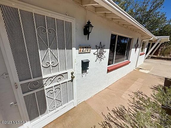 4th image of 2701 E La Cienega Dr