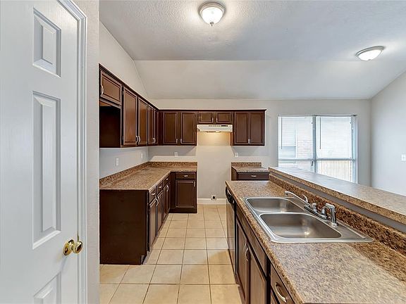 4th image of 3019 Stonycroft Dr