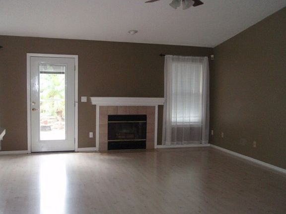 3rd image of 1925 Burgess Hill Cir E
