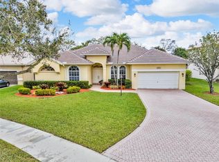 6922 E Mariposa Cir, Pembroke Pines, FL 33331