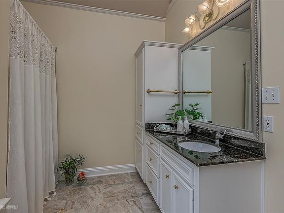5th image of 6008 Parliament Dr