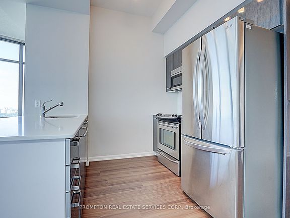 5th image of 832 Bay St #4903