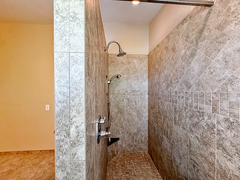 1652 Longview Dr — Photo 15