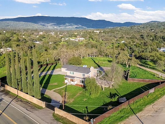 3rd image of 28718 Auberry Rd