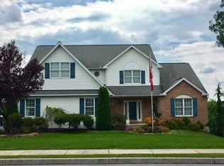 304 Farmingdale Dr, Douglassville, PA 19518