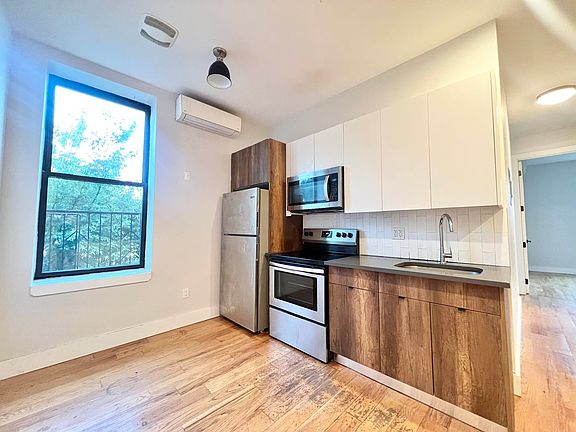 4th image of 1081 Madison St #3F