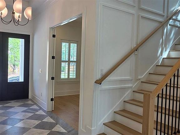3rd image of 690 Geneva Pl