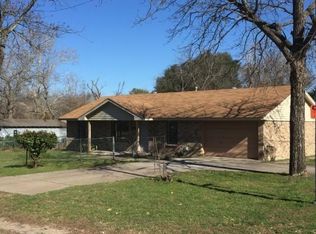 1102 W Main St, Cameron, TX 76520