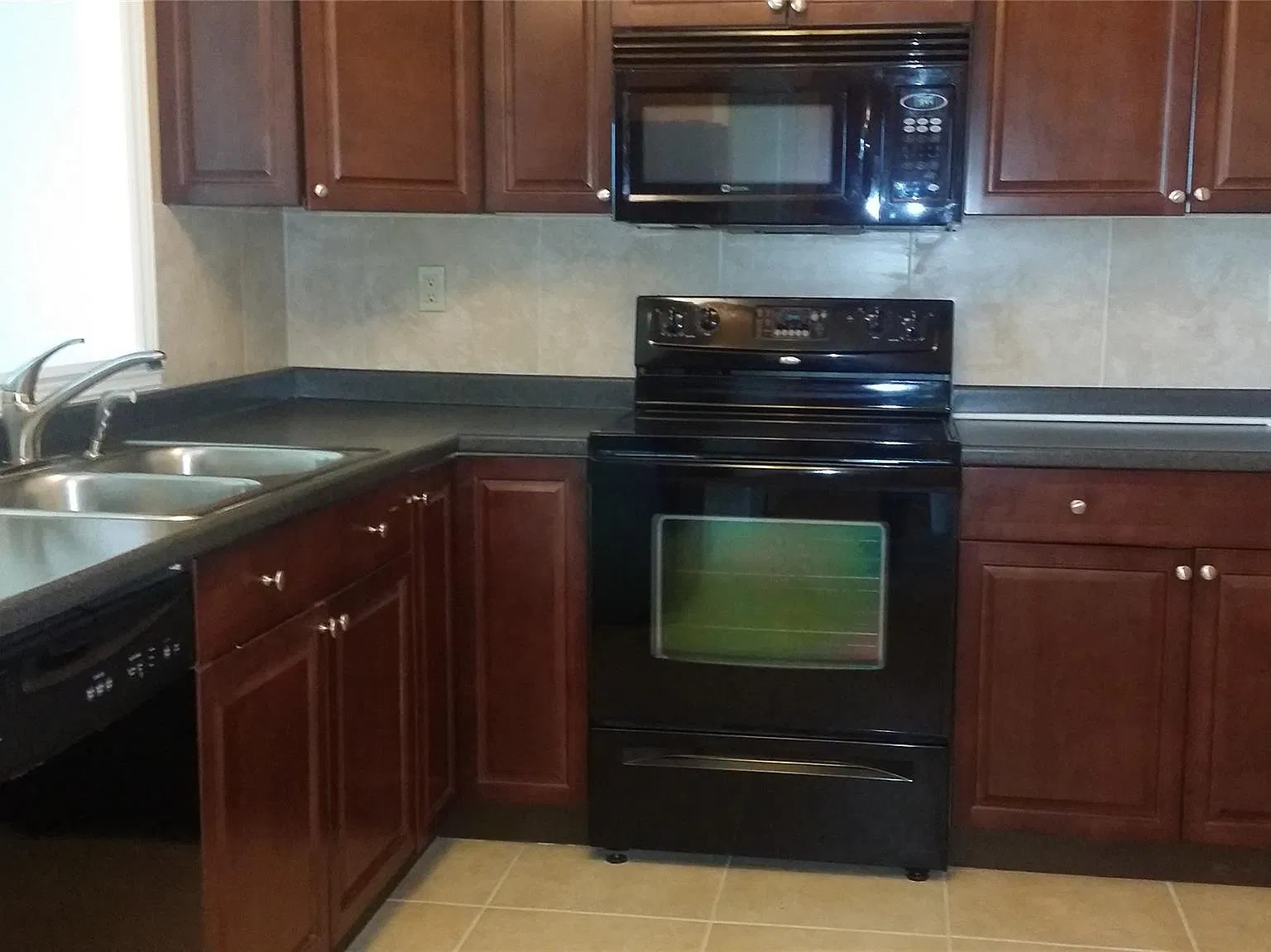 1 bed, 1.5 bath, 900 sqft, $1,650 — Photo 2