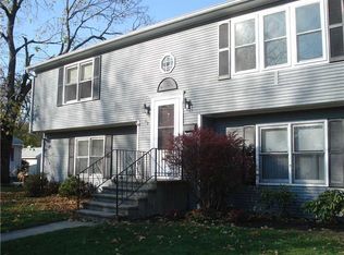 49 N Country Club Dr, Warwick, RI 02888