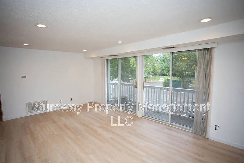 2 bed, 2.0 bath, 912 sqft, $1,850 — Photo 2