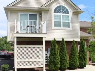 28248 S Pointe Ln, Chesterfield, MI