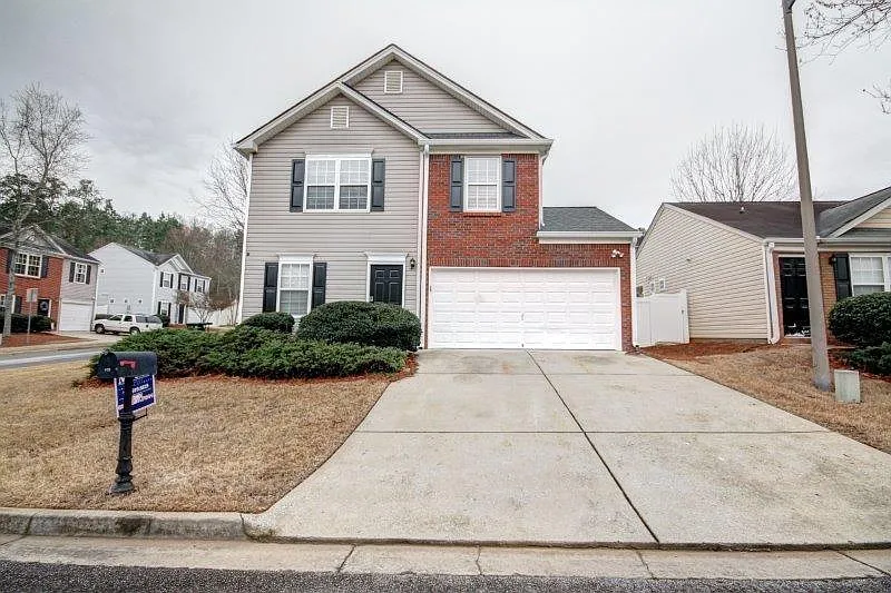 426 Royal Oak Dr photo 1