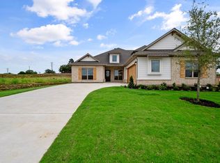 2725 Streamside Ct, Burleson, TX 76028