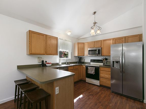 5th image of 5 Santee Dr