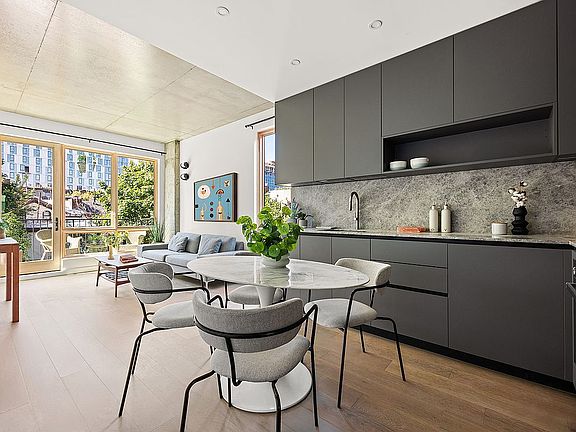 2nd image of 1118 Fulton St #3R