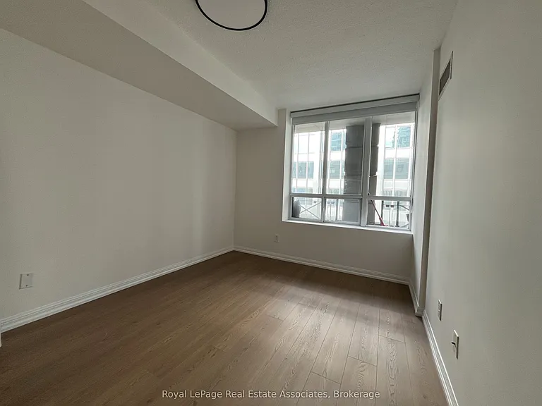 140 Simcoe St #1512 — Photo 9