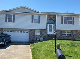 411 Saint Rose Dr, Godfrey, IL 62035