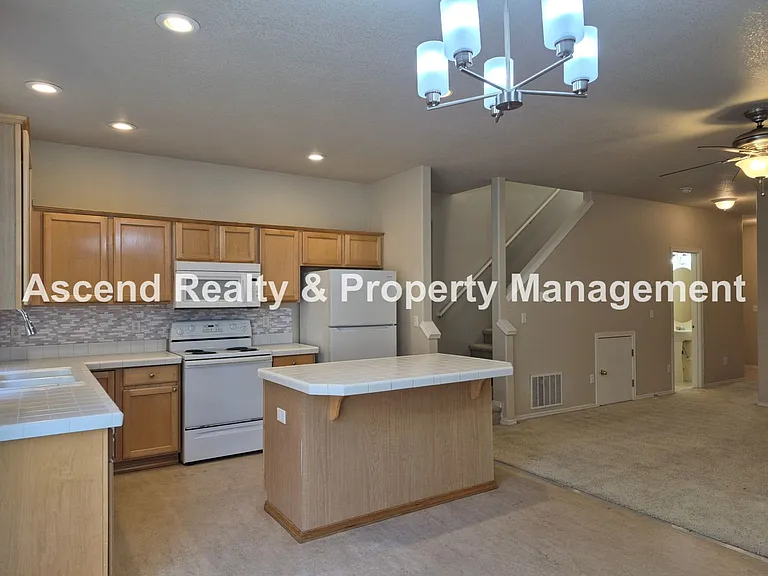 17634 SW September Ln — Photo 4