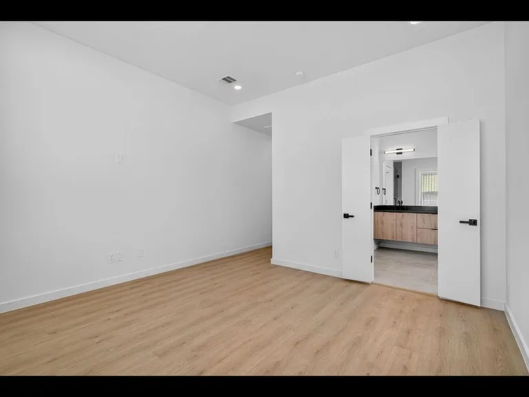 1016 W Patton St — Photo 6