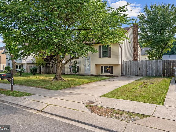 3rd image of 8033 Escalon Ave