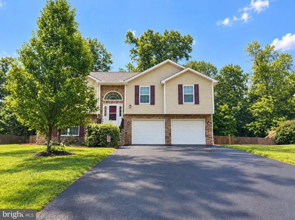 29 Lure Ct, Inwood, WV 25428