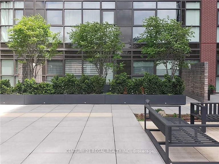 112 King St E #414 — Photo 15