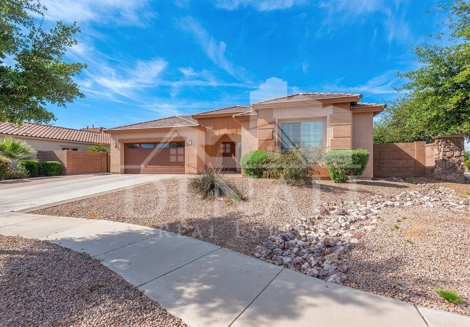 3 bed, 2.0 bath, 2174 sqft, $2,595 — Photo 2