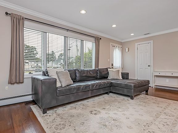 4th image of 911 Harlane Circle