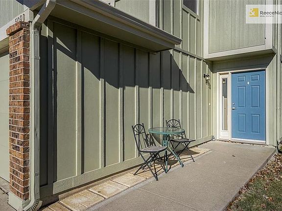 2nd image of 509 NE Brookwood Cir APT D