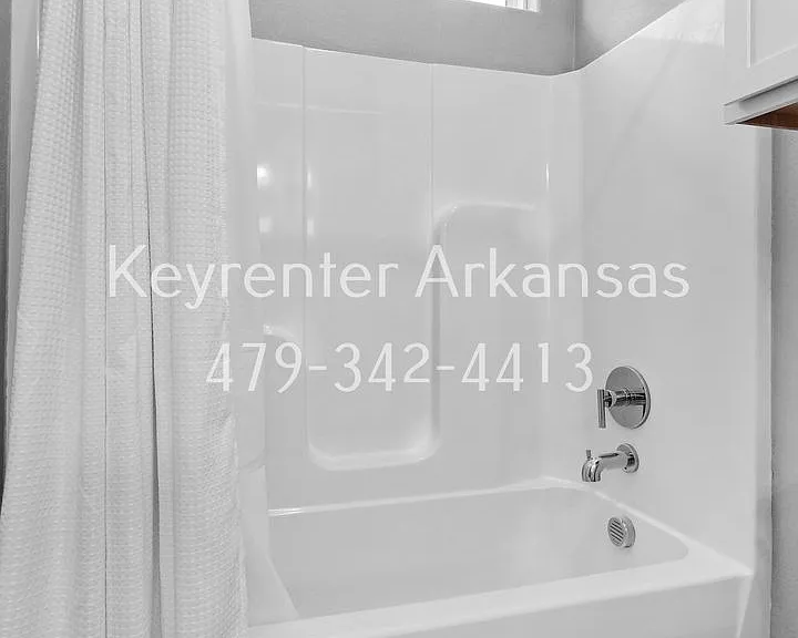 1434 N Oakland Ave — Photo 18