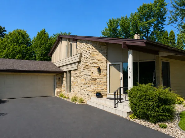 17370 Bedford Dr, Brookfield, WI 53045