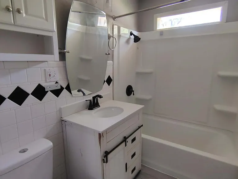211 W High St #211 — Photo 14
