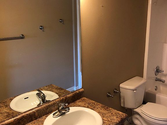 5th image of 8 Weatherton Dr
