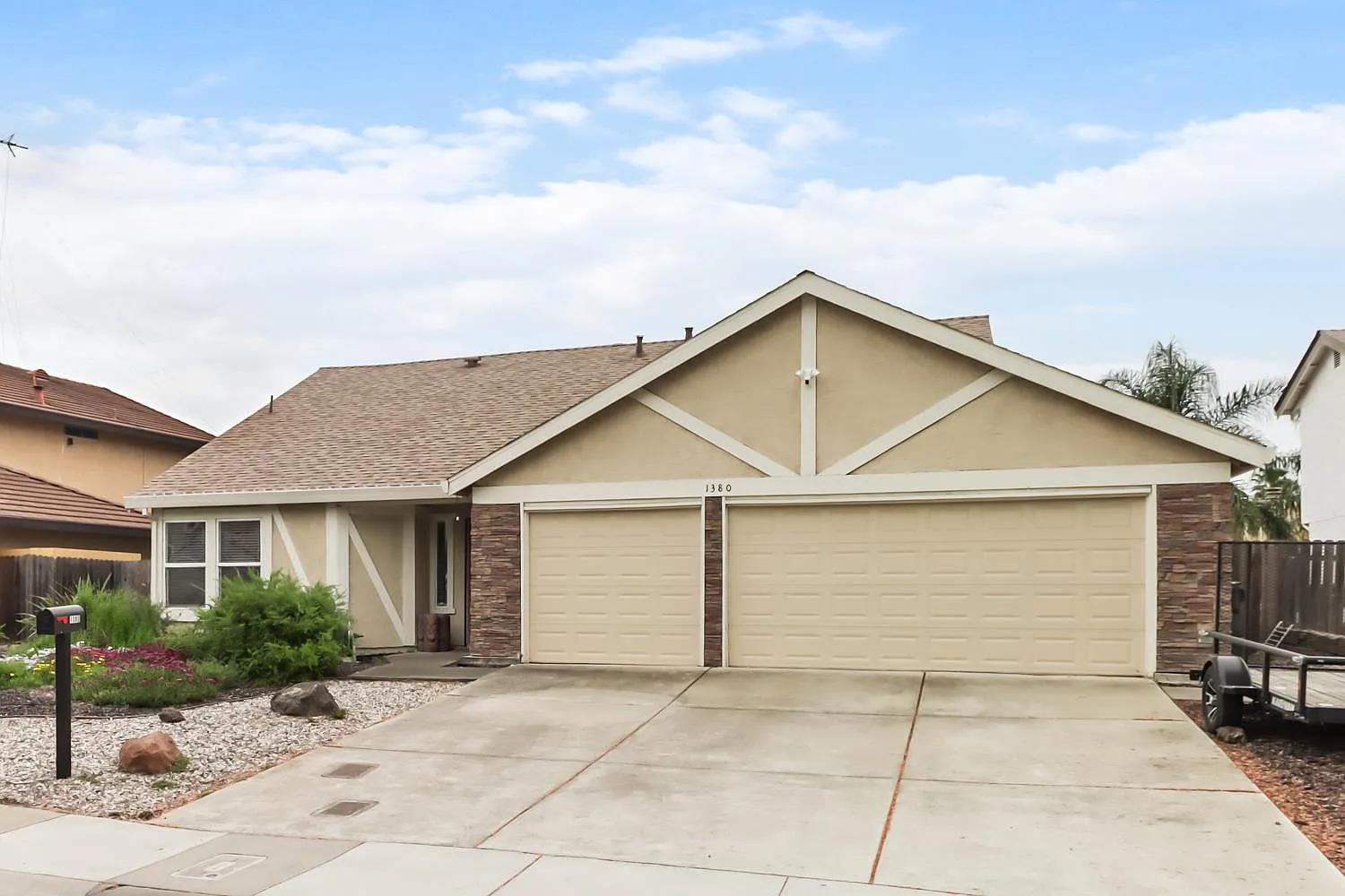 1380 Pebblewood Dr photo 1