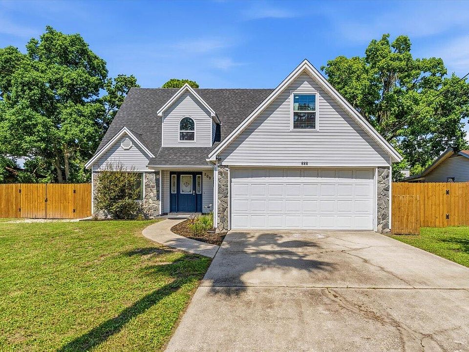 1st image of 209 Seville Cir