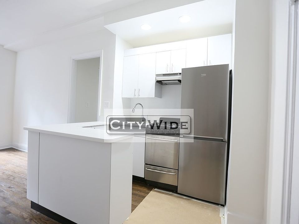 2nd image of 140 E 46th St #4K*