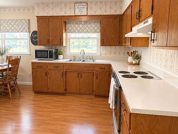 5th image of 676 Greer Ln