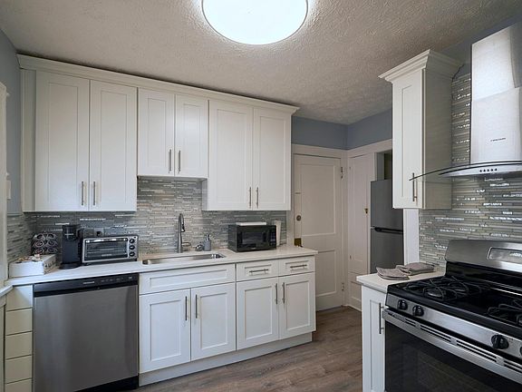 2nd image of 1644 Robinwood Ave