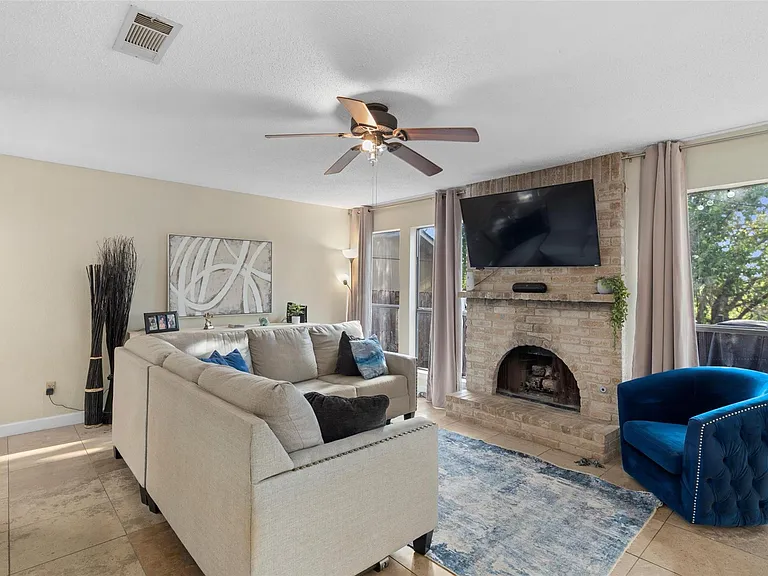 6492 Hart Ln — Photo 4