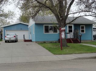 109 12th St NW, Mandan, ND 58554