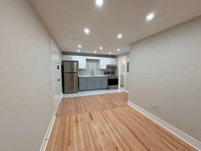 110 Maltby St #8B — Photo 7