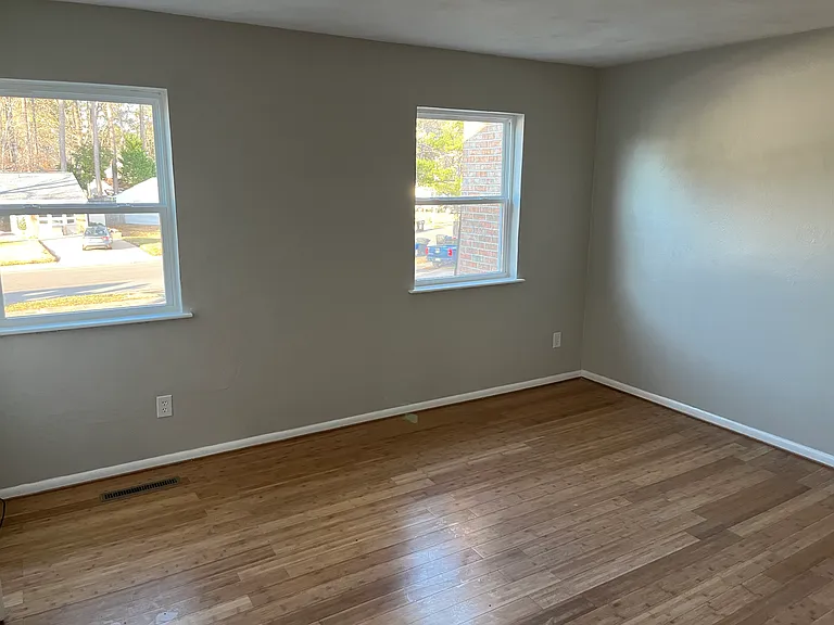 3281 Lakecrest Rd — Photo 3