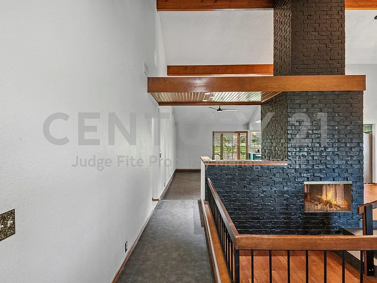 1308 Clubhouse Ct — Photo 8