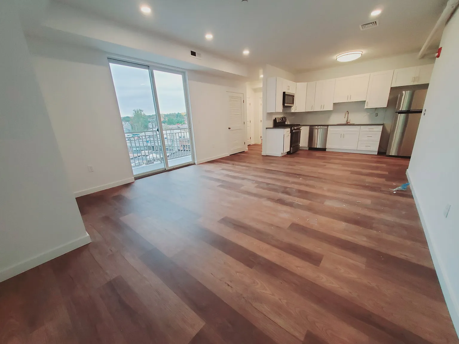2 bed, 1.0 bath, 850 sqft, $2,700 — Photo 2