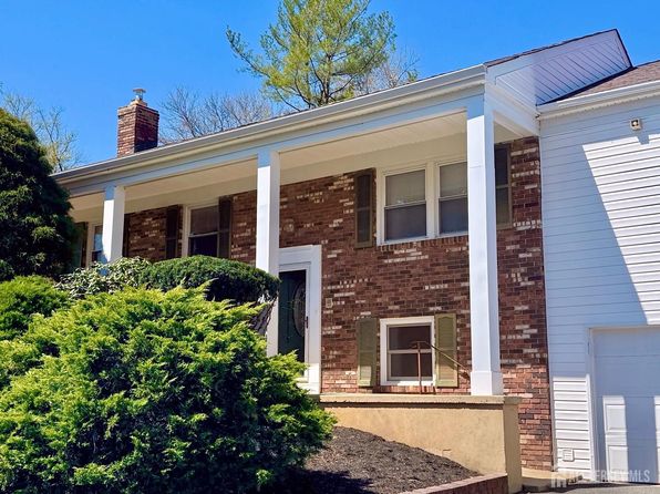 65 River Dr, Marlboro, NJ 07746