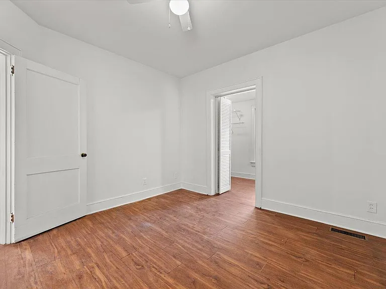 570 Elizabeth Ln W — Photo 16