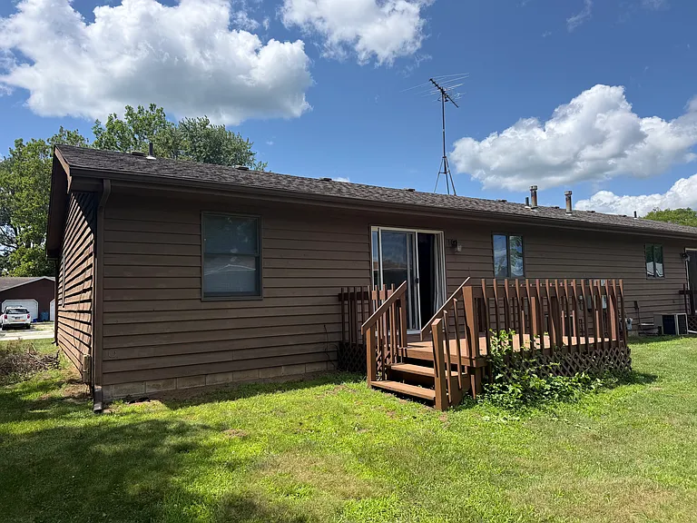 1519 Almond St SW — Photo 3