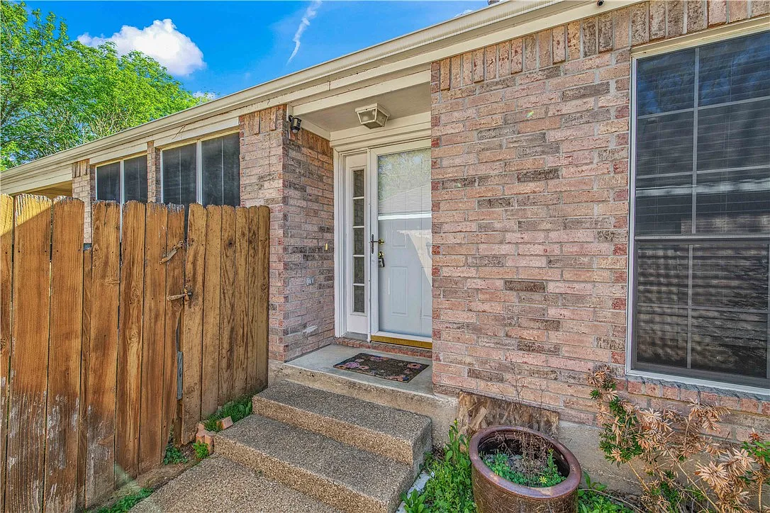 3 bed, 1652 sqft, $2,000 — Photo 3